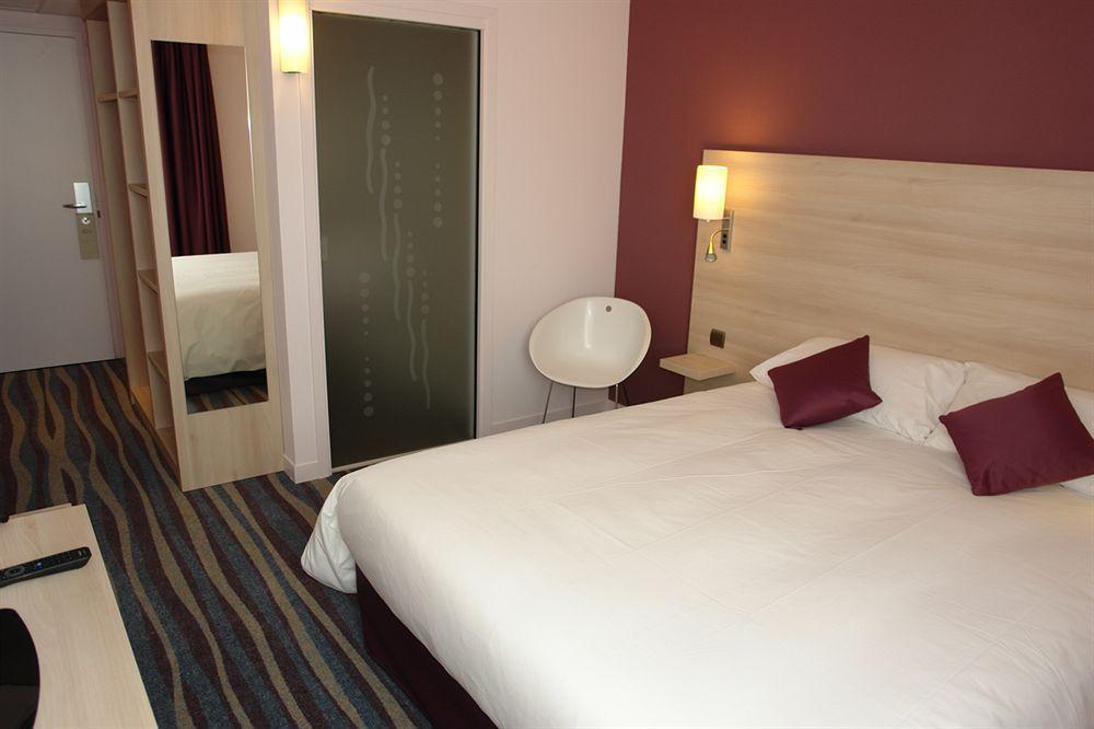 Brit Hotel Vendee Mer Les Achards  ภายนอก รูปภาพ