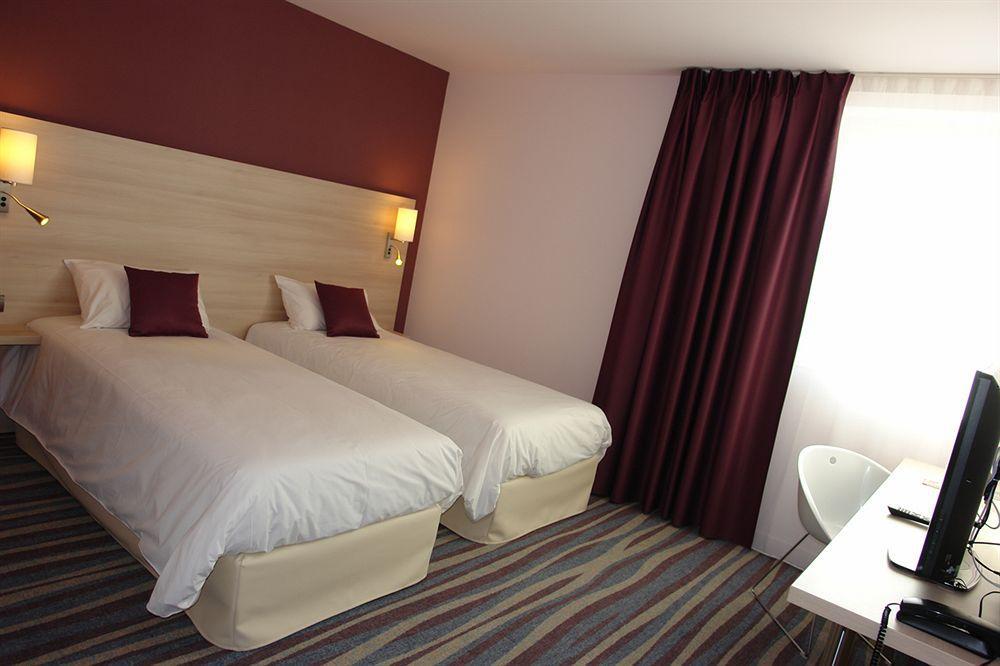 Brit Hotel Vendee Mer Les Achards  ภายนอก รูปภาพ