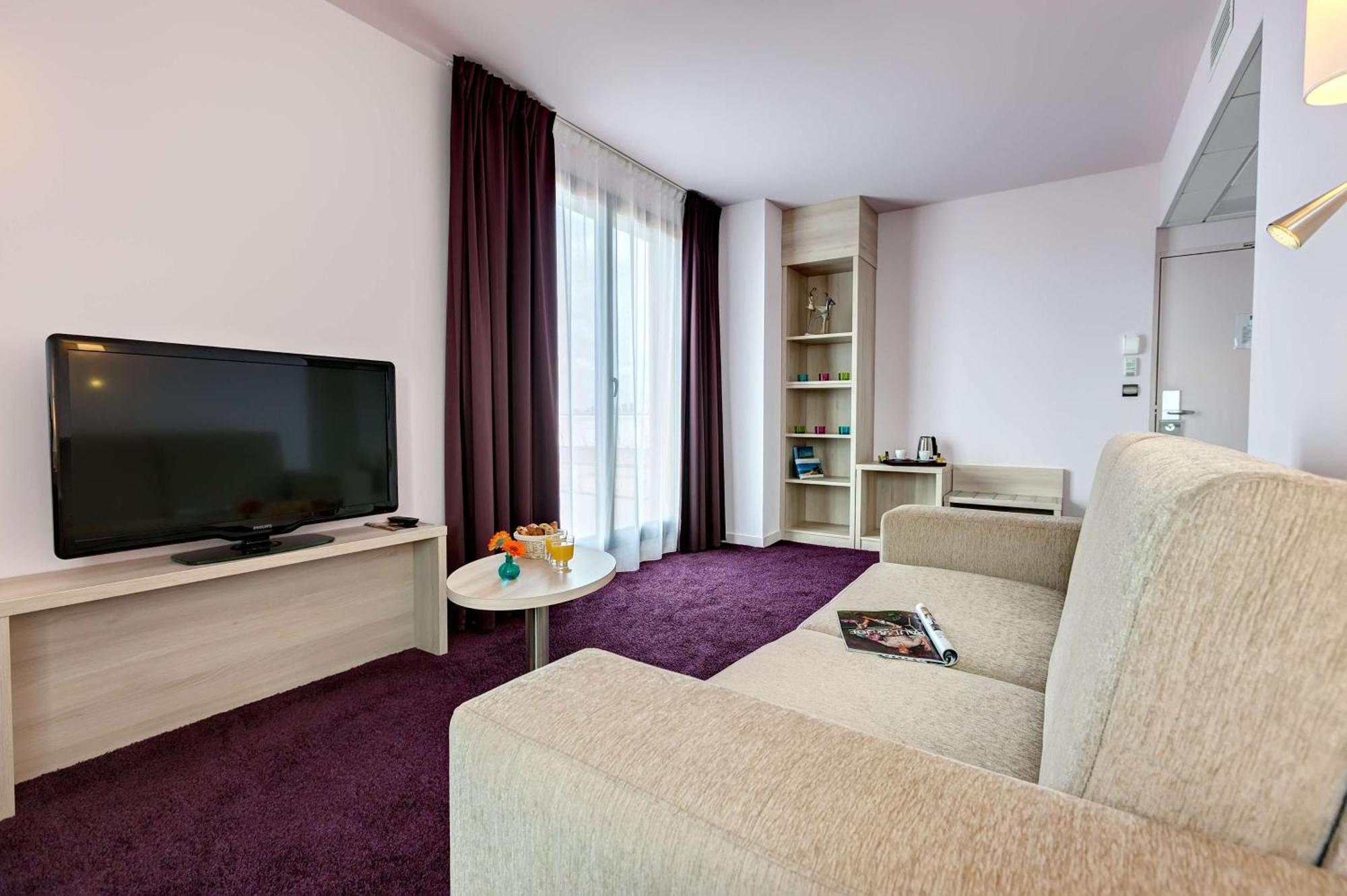 Brit Hotel Vendee Mer Les Achards  ภายนอก รูปภาพ