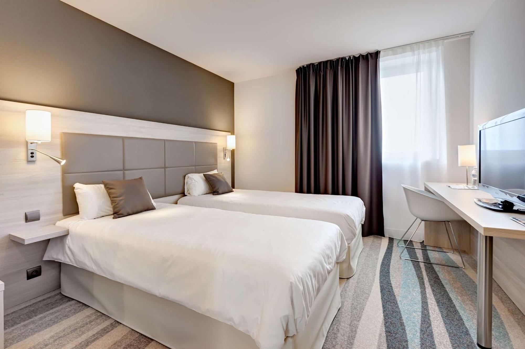 Brit Hotel Vendee Mer Les Achards  ภายนอก รูปภาพ