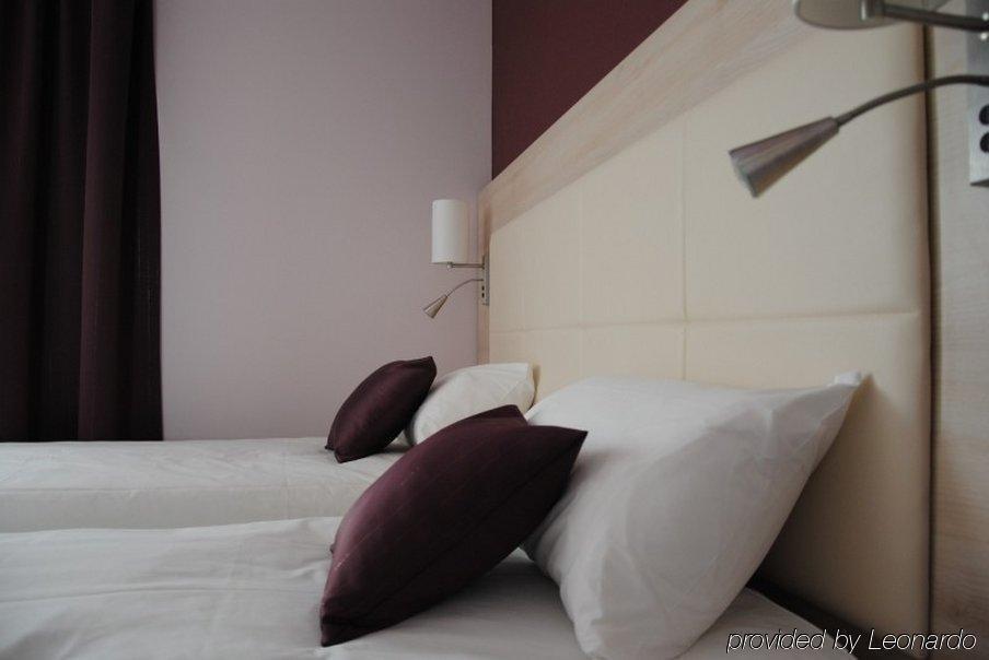 Brit Hotel Vendee Mer Les Achards  ภายนอก รูปภาพ