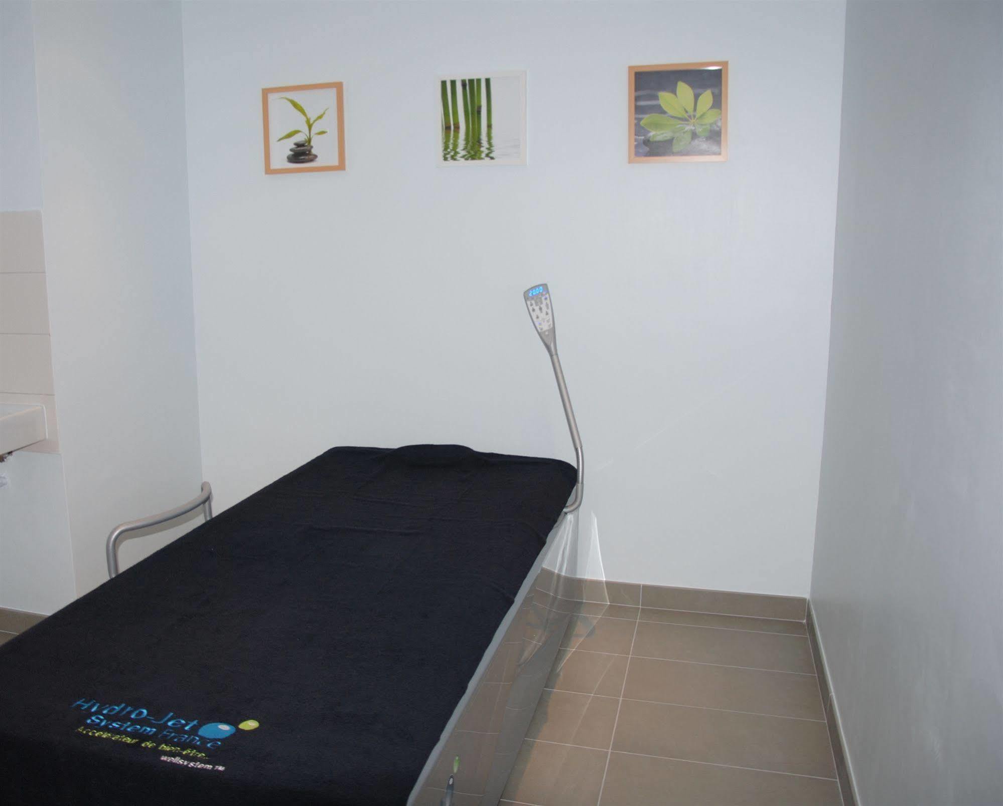 Brit Hotel Vendee Mer Les Achards  ภายนอก รูปภาพ